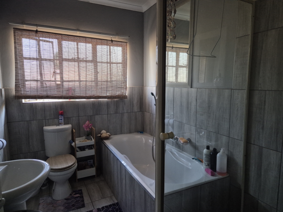 3 Bedroom Property for Sale in Elandia North West